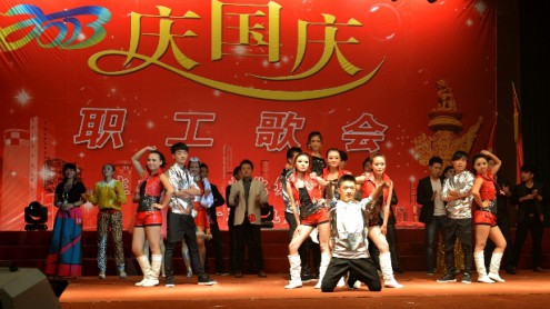 集團(tuán)公司舉辦慶國慶，職工歌會(huì)